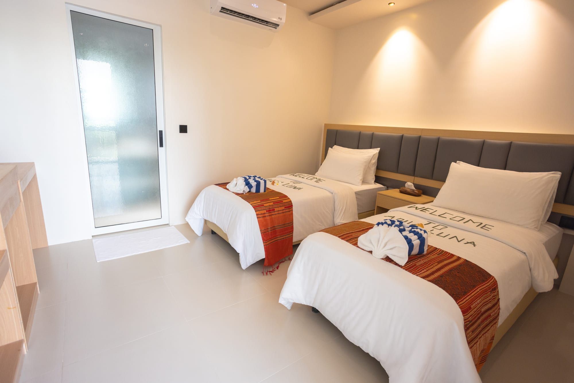 Aqua Luna, Dhangethi — 8