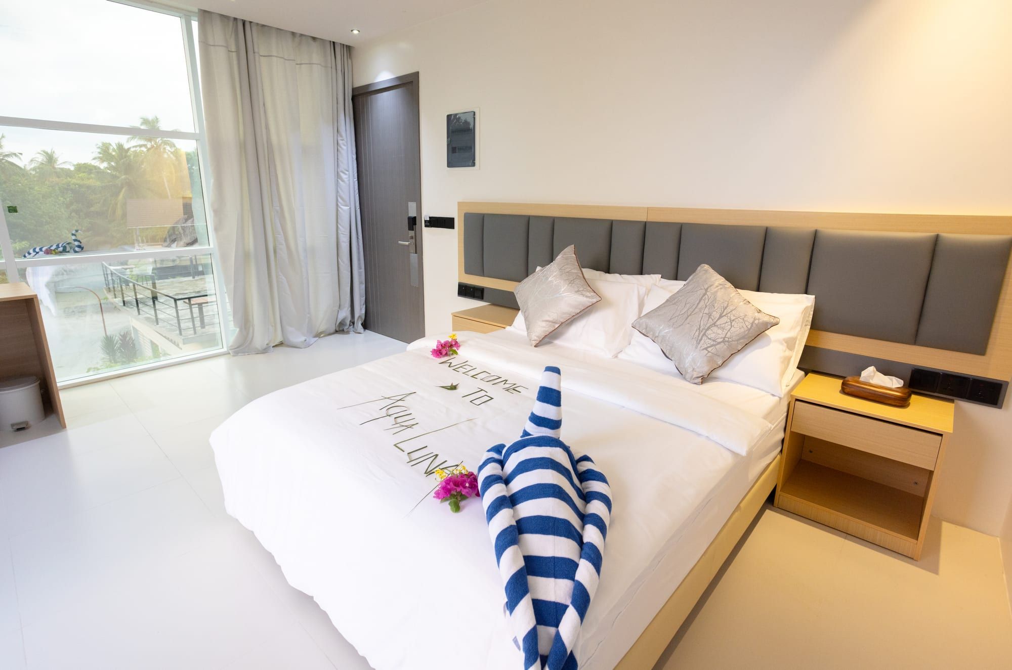 Aqua Luna, Dhangethi — 6